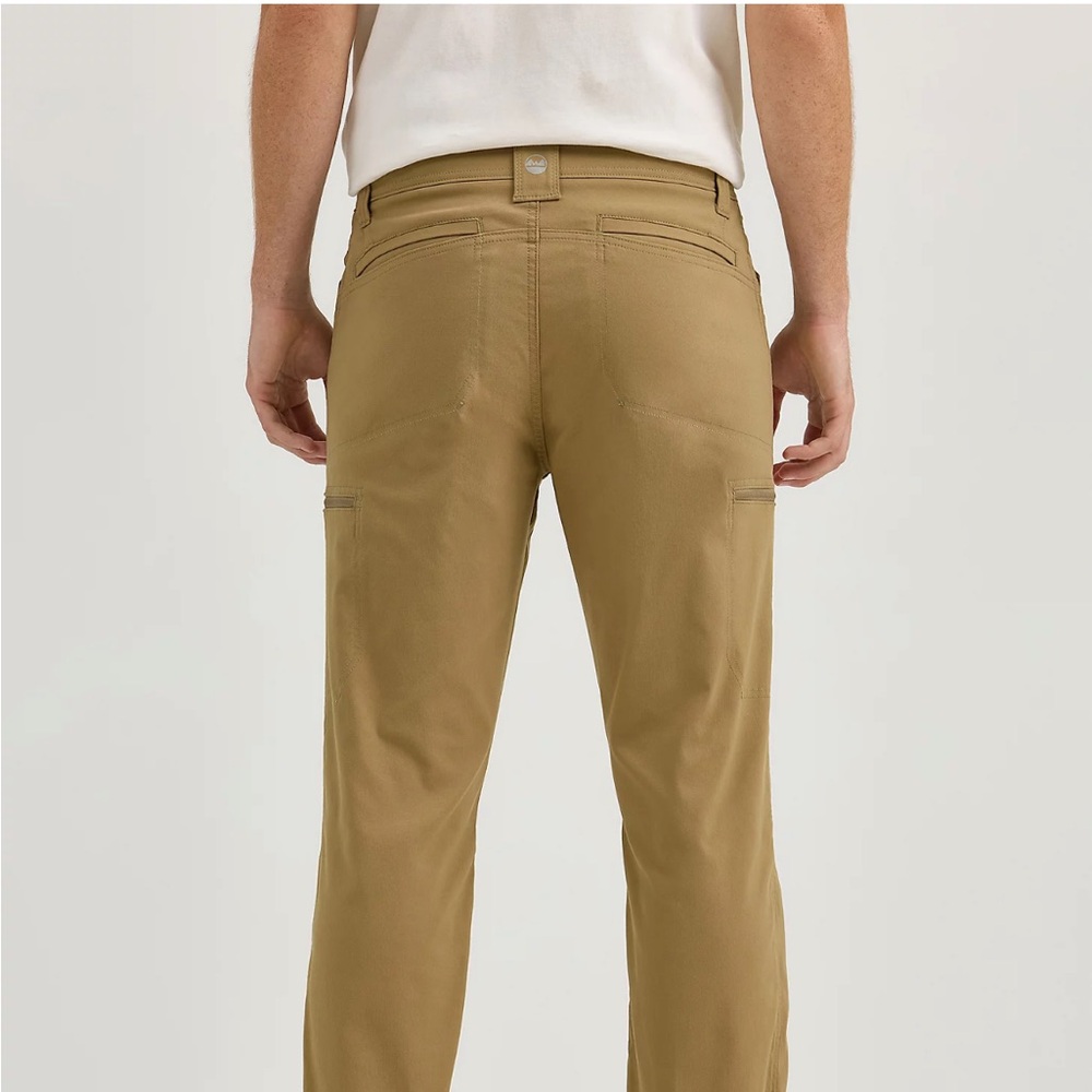 Wrangler Men's Cargo Pants in Tan